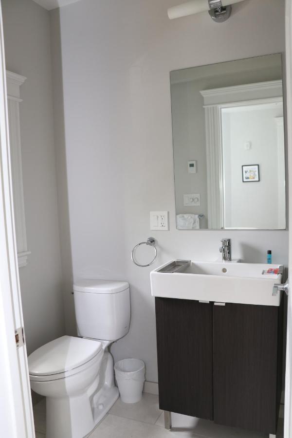 A Stylish Stay W/ A Queen Bed, Heated Floors.. #18 Brookline Zewnętrze zdjęcie