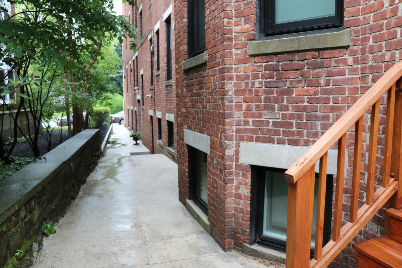 A Stylish Stay W/ A Queen Bed, Heated Floors.. #18 Brookline Zewnętrze zdjęcie