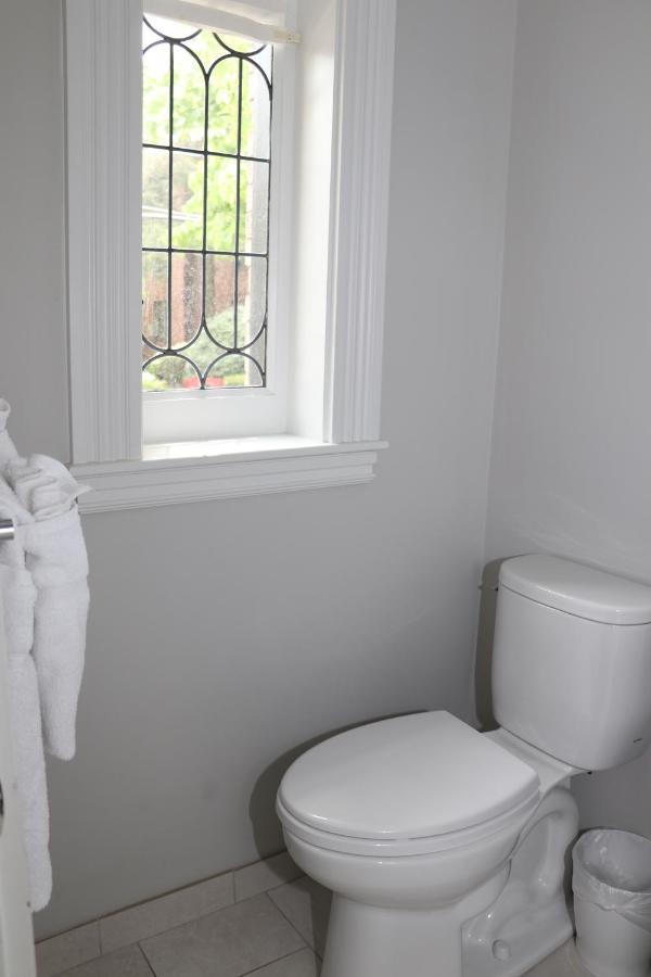A Stylish Stay W/ A Queen Bed, Heated Floors.. #18 Brookline Zewnętrze zdjęcie